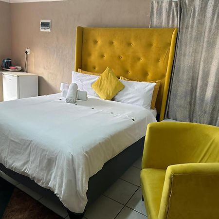Super Classic Guest House Pretoria Ngoại thất bức ảnh