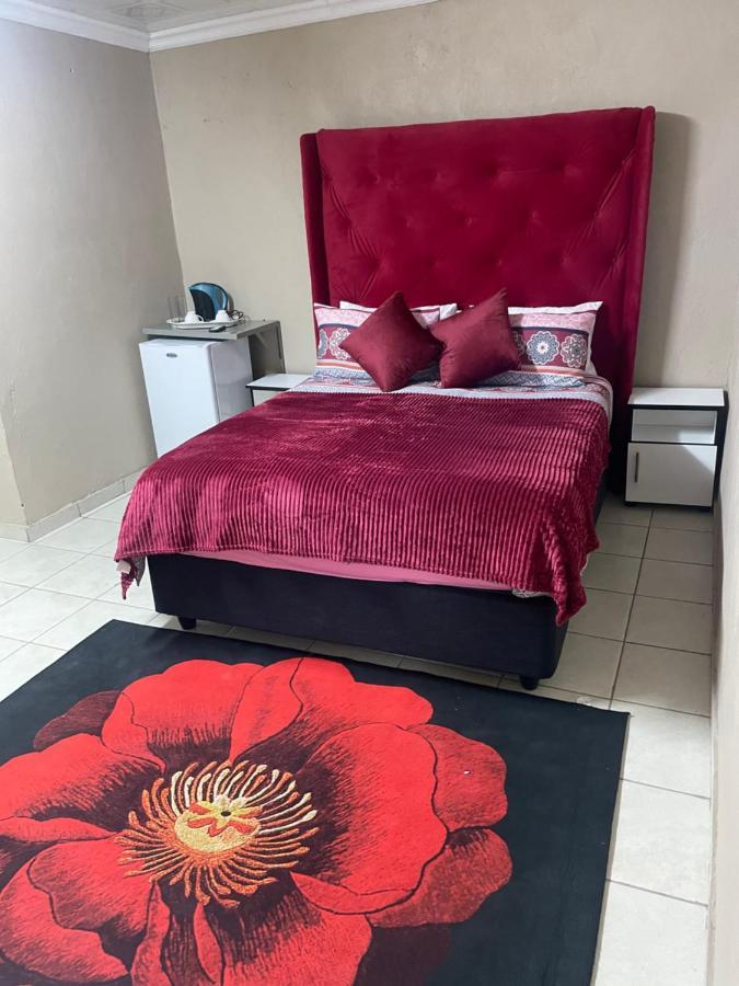 Super Classic Guest House Pretoria Ngoại thất bức ảnh