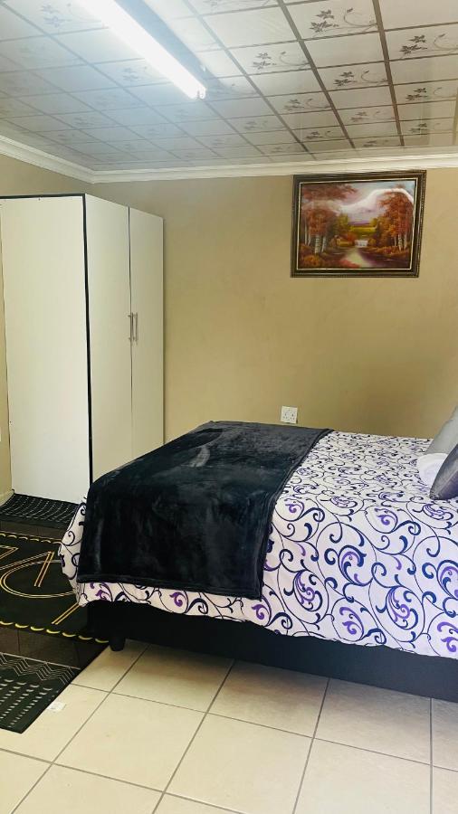 Super Classic Guest House Pretoria Ngoại thất bức ảnh