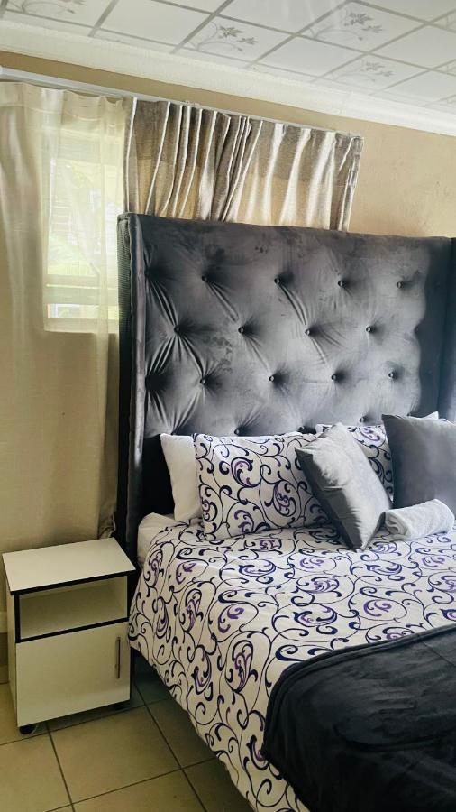 Super Classic Guest House Pretoria Ngoại thất bức ảnh