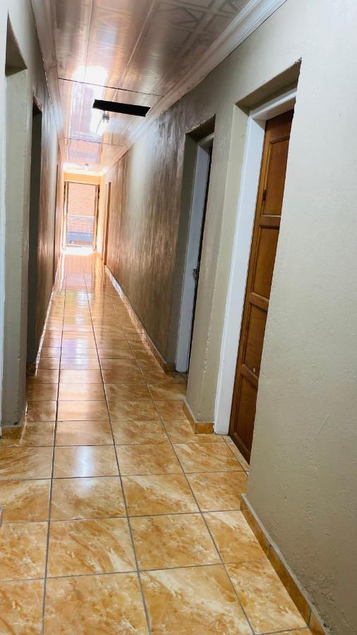Super Classic Guest House Pretoria Ngoại thất bức ảnh