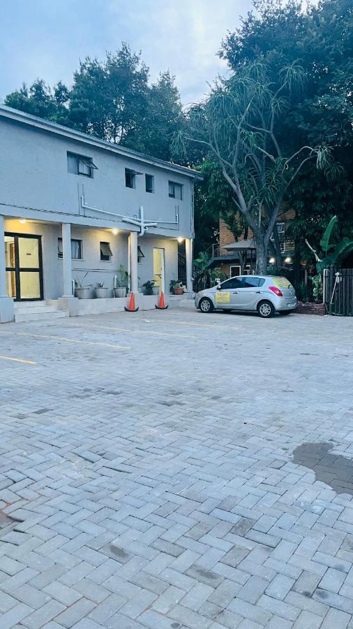 Super Classic Guest House Pretoria Ngoại thất bức ảnh