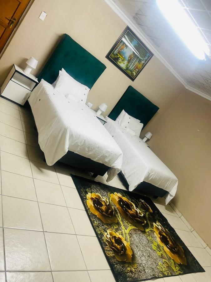 Super Classic Guest House Pretoria Ngoại thất bức ảnh