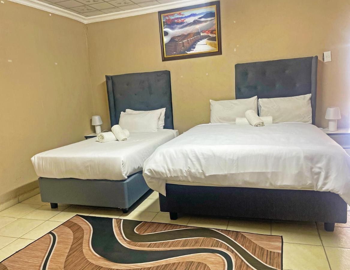 Super Classic Guest House Pretoria Ngoại thất bức ảnh